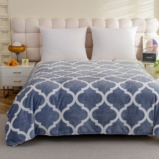 Ciepły koc z mikrofibry 160x200 cm – przytulny i szybkoschnący, idealny na prezent