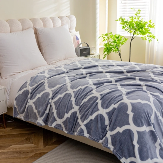 Koc dekoracyjny z mikrofibry 160x200 cm – elegancki wzór do każdego wnętrza