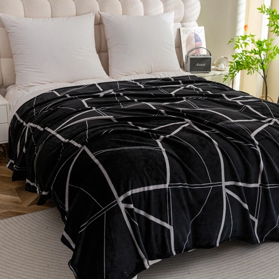 Koc z mikrofibry 200x220 cm we wzory – duży, miękki i ciepły