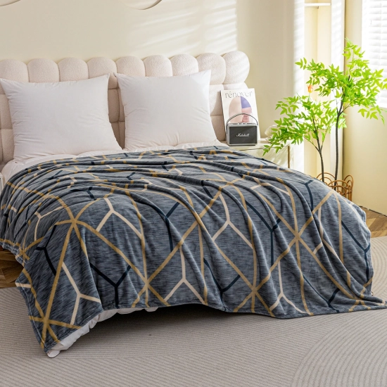 Koc z mikrofibry 200x220 cm we wzory – duży, miękki i ciepły