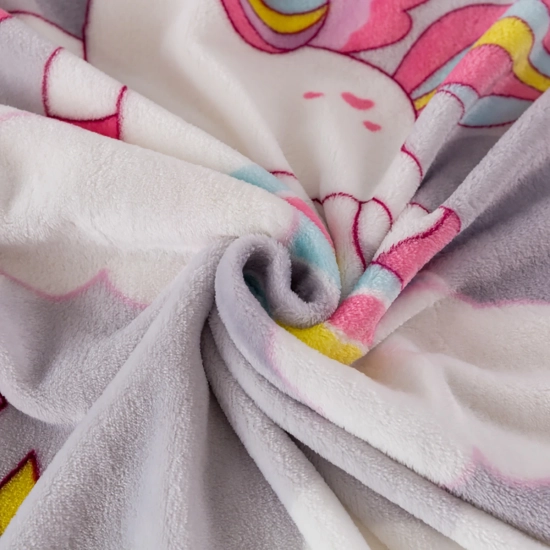 Koc z mikrofibry 160x200 cm we wzory – miękki i ciepły, idealny na kanapę lub łóżkoKoc z mikrofibry 160x200 cm we wzory – miękki i ciepły, idealny na kanapę lub łóżko