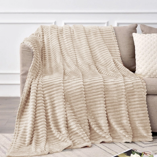 KOC TŁOCZONY NA ŁÓŻKO W PASY Z MIKROFIBRY 160X200 NARZUTA JASNY BEŻ