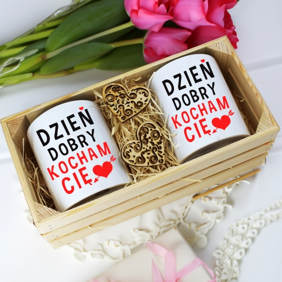 PREZENT ŚLUBNY ZESTAW KUBKI ŻONA i MĄŻ W SKRZYNCE