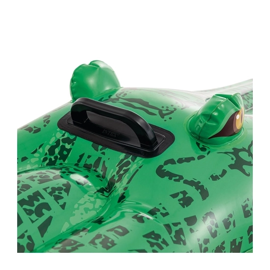 Zbliżenie na realistyczną głowę i solidny uchwyt dmuchanego krokodyla Intex 58546