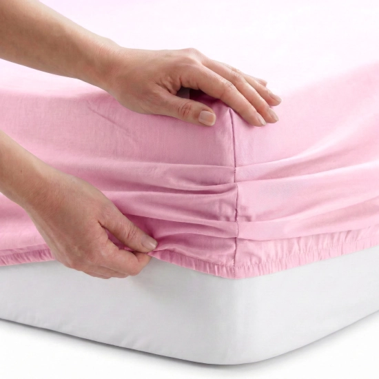 Wodoodporny ochraniacz materaca z gumką Jersey jasny róż detal