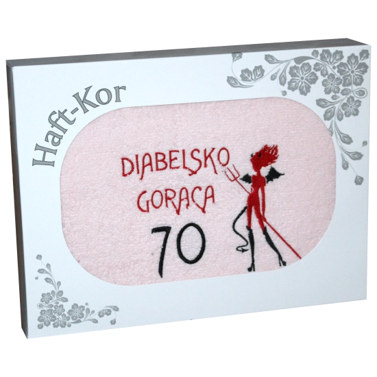 RĘCZNIK 70x140 Z HAFTEM NA PREZENT 70 URODZINY DIABELSKO GORĄCA SIEDEMDZIESIĄTKA