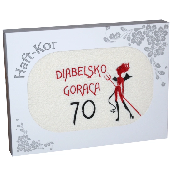 RĘCZNIK 70x140 Z HAFTEM NA PREZENT 70 URODZINY DIABELSKO GORĄCA SIEDEMDZIESIĄTKA