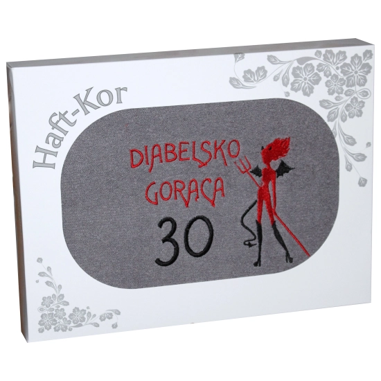 RĘCZNIK 70x140 Z HAFTEM NA PREZENT 30 URODZINY DIABELSKO GORĄCA TRZYDZIESTKA