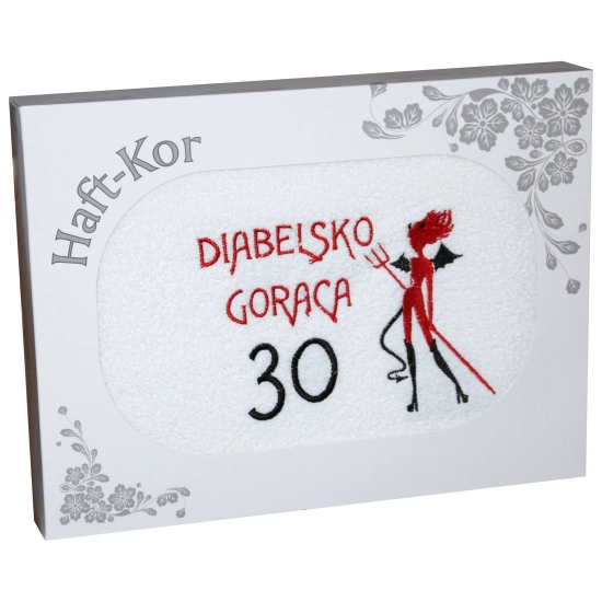 RĘCZNIK 70x140 Z HAFTEM NA PREZENT 30 URODZINY DIABELSKO GORĄCA TRZYDZIESTKA