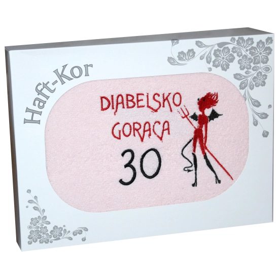 RĘCZNIK 70x140 Z HAFTEM NA PREZENT 30 URODZINY DIABELSKO GORĄCA TRZYDZIESTKA