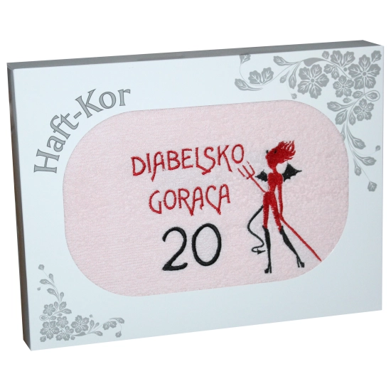 RĘCZNIK 70x140 Z HAFTEM NA PREZENT 20 URODZINY DIABELSKO GORĄCA DWUDZIESTKA
