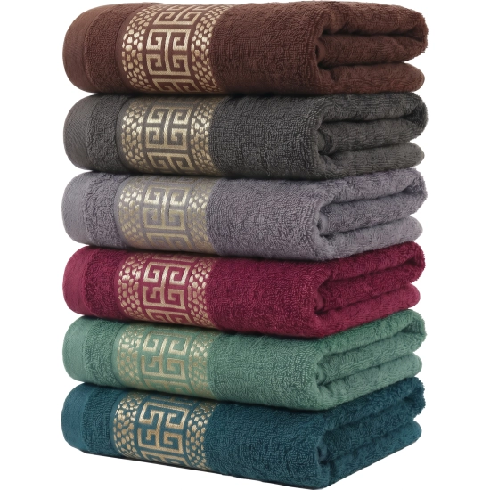 Złożony komplet 6 kolorowych ręczników PERLA 100% bawełna ze złotą bordiurą na białym tle.