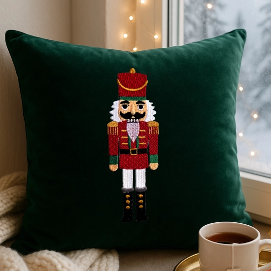 elegancka poszewka bożonarodzeniowa z haftem