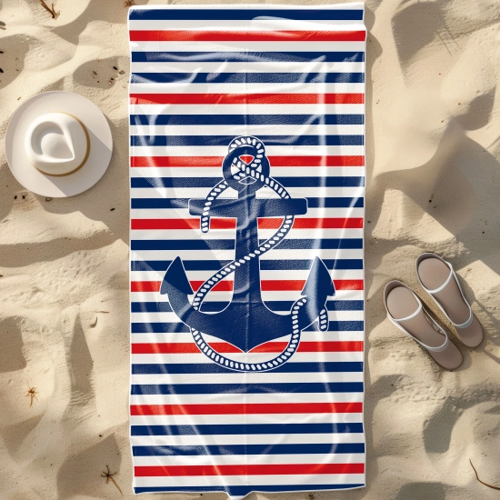 Szybkoschnący ręcznik plażowy z mikrofibry w granatowo-biało-czerwone pasy z dużą kotwicą, rozłożony na piasku obok kape