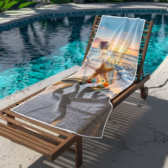 Ręcznik plażowy XXL 100x180 z magiczną grafiką zachodu słońca rozłożony na leżaku przy basenie
