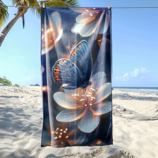 Ręcznik szybkoschnący wiszący na sznurku między palmami na piaszczystej plaży - TwójDomNa5.pl