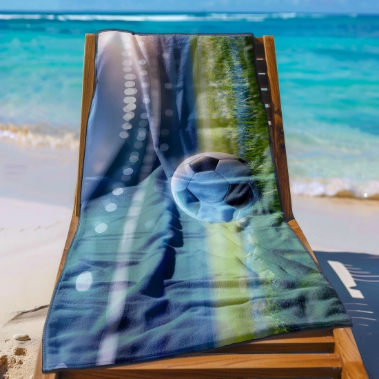 Ręcznik szybkoschnący Piłka na Stadionie na leżaku na słonecznej plaży