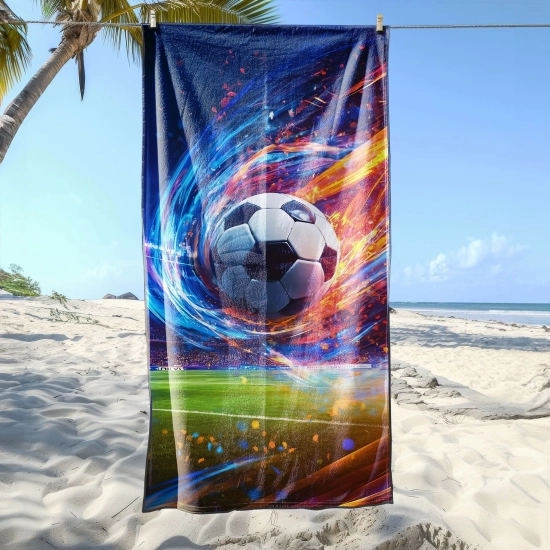 Szybkoschnący ręcznik sportowy dla chłopaka suszący się na sznurku na plaży