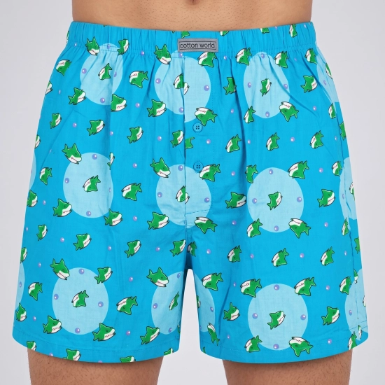 Błękitne bokserki męskie wzorzyste 100% bawełna rekiny na modelu Cotton World