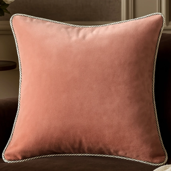 Luksusowa kwadratowa poszewka na poduszkę 40x40 cm z aksamitnego weluru i dekoracyjnym sznurem.