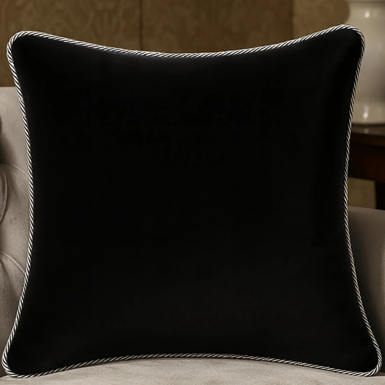 Luksusowa kwadratowa poszewka na poduszkę 40x40 cm z aksamitnego weluru i dekoracyjnym sznurem.