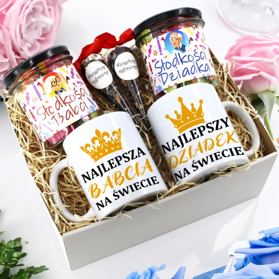 PREZENT ZESTAW NA DZIEŃ BABCI I DZIADKA KUBKI + SŁODYCZE BABCIA DZIADEK