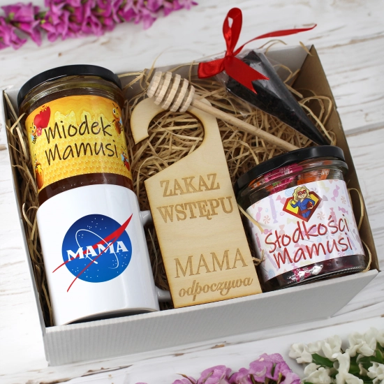 KOMPLET PREZENTOWY DLA MAMY KUBEK, MIÓD i SŁODYCZE PREZENT DZIEŃ MATKI MAMA
