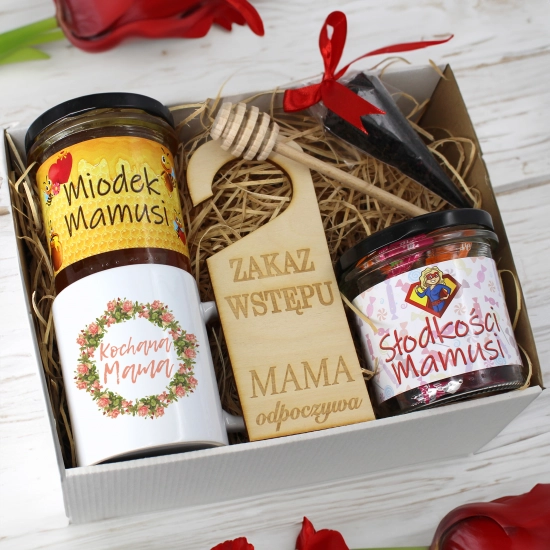 KOMPLET PREZENTOWY DLA MAMY KUBEK, MIÓD i SŁODYCZE PREZENT DZIEŃ MATKI MAMA