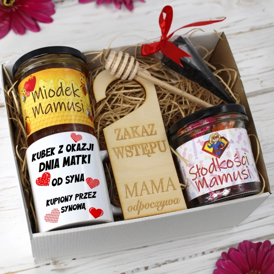 KOMPLET PREZENTOWY DLA MAMY KUBEK, MIÓD i SŁODYCZE PREZENT DZIEŃ MATKI MAMA