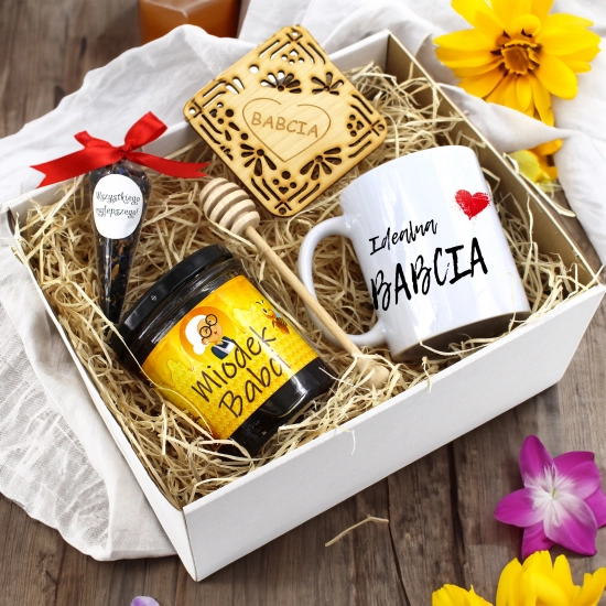 ZESTAW PREZENTOWY DLA BABCI KUBEK MIÓD HERBATA PODSTAWKA BABCIA UPOMINEK