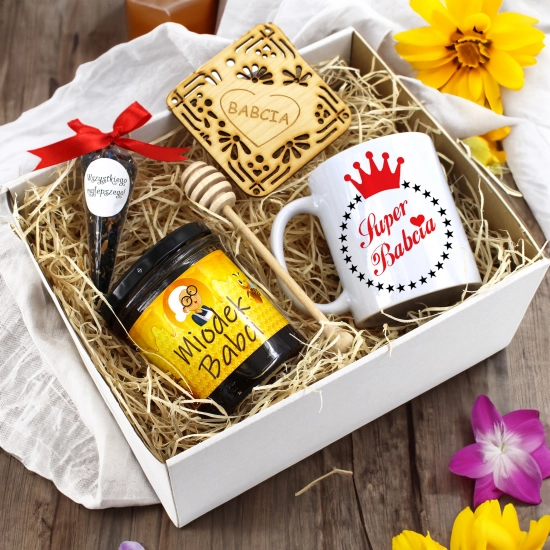ZESTAW PREZENTOWY DLA BABCI KUBEK MIÓD HERBATA PODSTAWKA BABCIA UPOMINEK