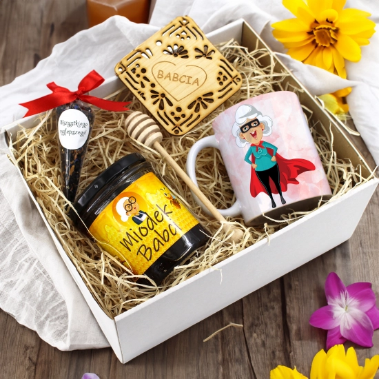 ZESTAW PREZENTOWY DLA BABCI KUBEK MIÓD HERBATA PODSTAWKA BABCIA UPOMINEK