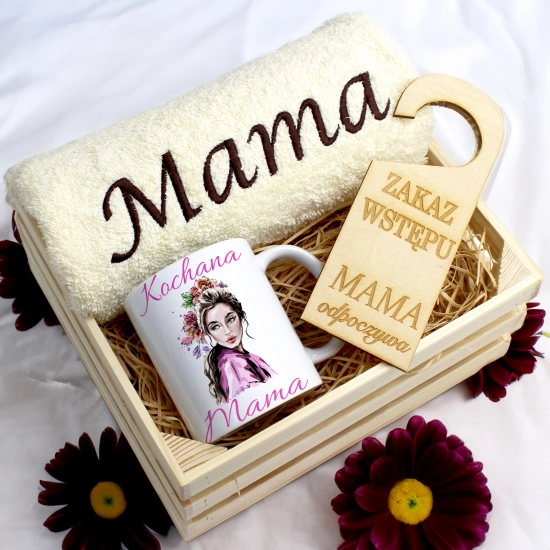 KOMPLET DLA MAMY RĘCZNIK Z HAFTEM + KUBEK 330ml NA PREZENT DZIEŃ MATKI MAMA