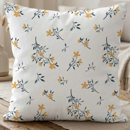 Ozdobna poszewka na jasiek we wzór Miodowa Delikatność na kanapie