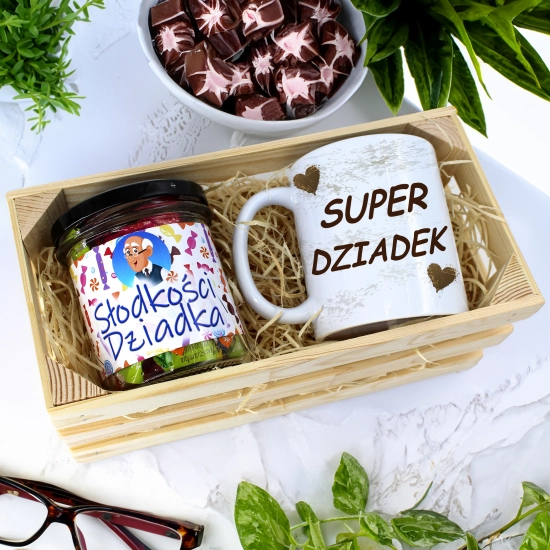 PREZENT DLA DZIADKA KOMPLET KUBEK I SŁODYCZE W SKRZYNCE DZIADEK UPOMINEK