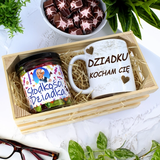 PREZENT DLA DZIADKA KOMPLET KUBEK I SŁODYCZE W SKRZYNCE DZIADEK UPOMINEK