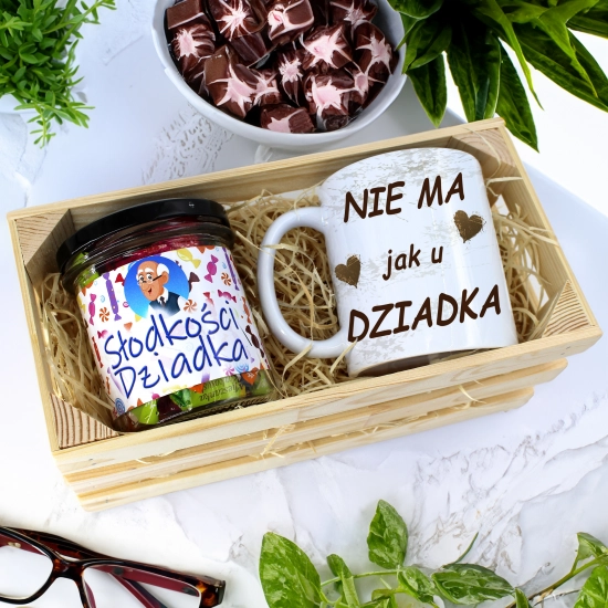PREZENT DLA DZIADKA KOMPLET KUBEK I SŁODYCZE W SKRZYNCE DZIADEK UPOMINEK