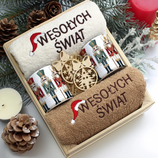 ZESTAW PREZENT ŚWIĄTECZNY KOMPLET KUBKI RĘCZNIKI W SKRZYNCE ŚWIĘTA MIKOŁAJ