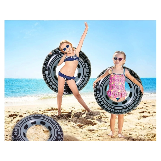 Dmuchane kółko do pływania w kształcie sportowej opony 50 cm, widoczny bieżnik i realistyczny nadruk