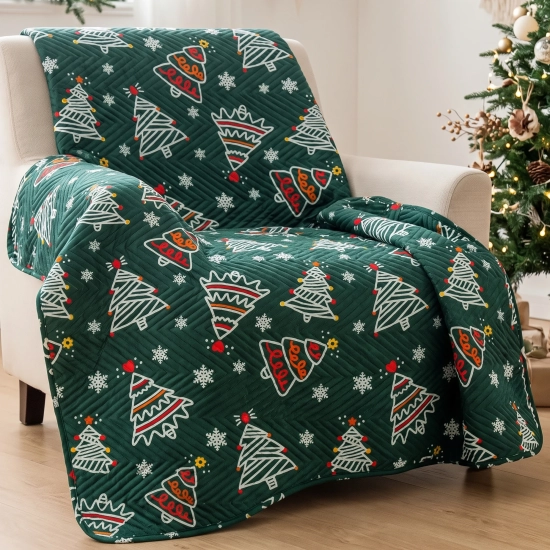 Zielona narzuta welurowa velvet na fotel 70x160 pikowana w choinki i dzwonki