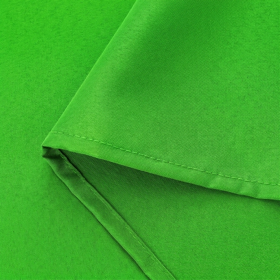 Detal mocnej tkaniny Oxford 500D ukazujący równe szwy szwalni J&W i perfekcyjne wykończenie zielomej zasłony do altany.