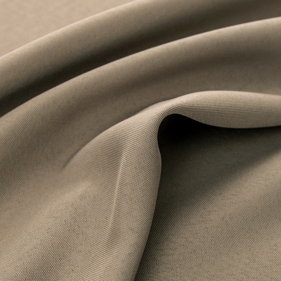 Gładka tekstura grubego materiału wodoodpornej zasłony do altany w ciepłym odcieniu ciemnego beż