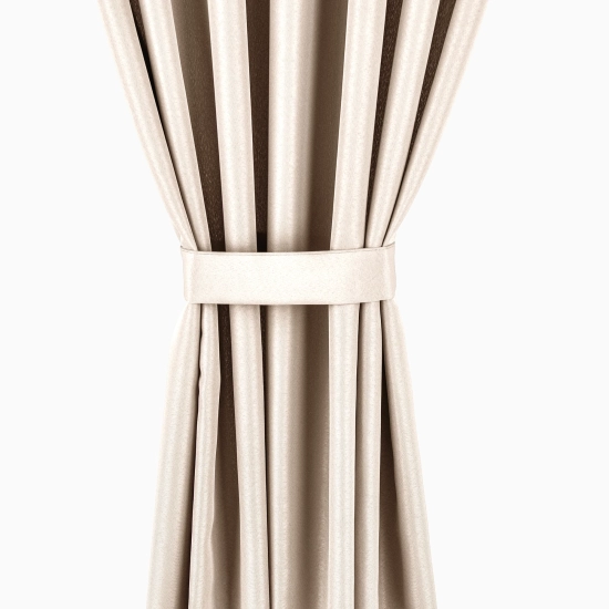 Kremowo-beżowa zasłona na taras elegancko upięta na środku za pomocą dopasowanego, materiałowego pasa